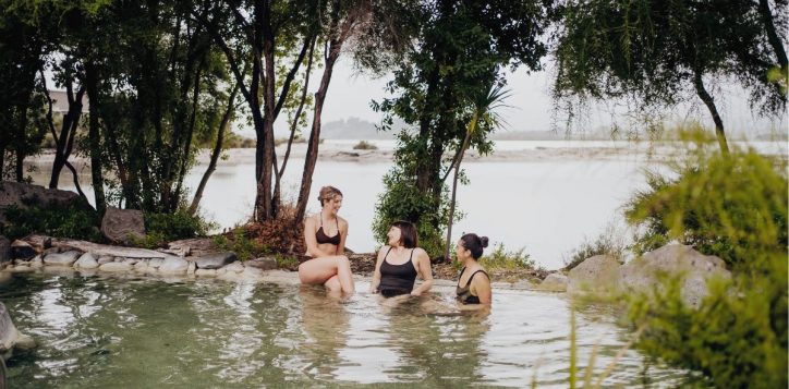 polynesian-spa_deluxe-lake-spa-5-2