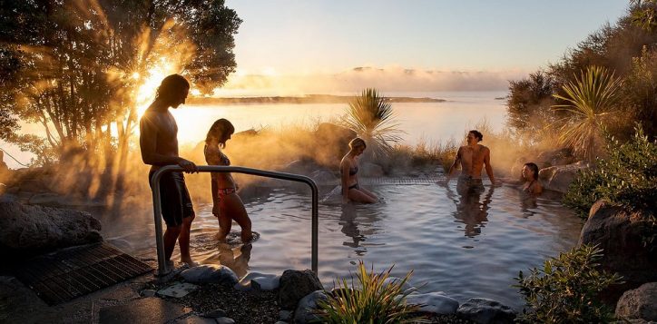 deluxe-lake-spa-lakeside-2