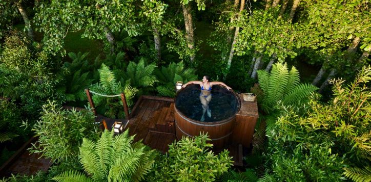 edited-secret-spot-hot-tubs_hot-tub_credit-graeme-murray-4-2